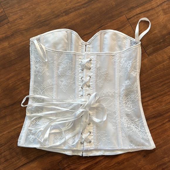 Adore Me Corset - Picture 3 of 4